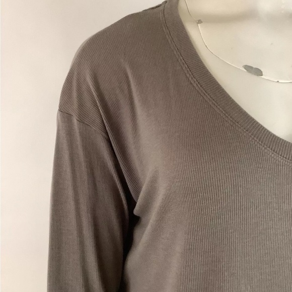 NWOT Athleta Sz M Long Sleeve Thermal Tee Green Modal Polyester Pullover - Picture 2 of 7